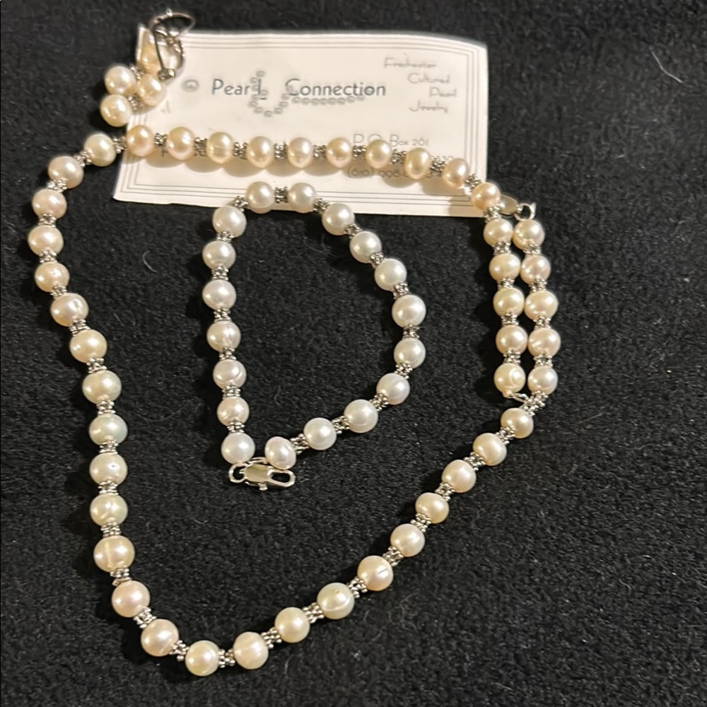 Freshwater cultured pearl necklace, bracelet and earrings set